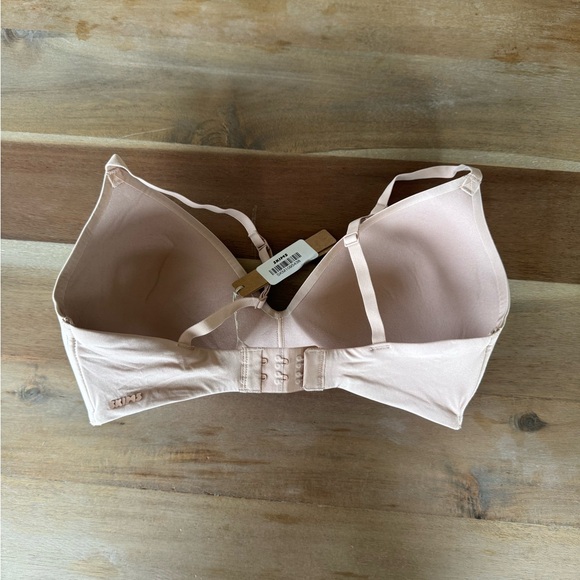 SKIMS Clay Wireless Form T-Shirt Bra - Picture 4 of 6